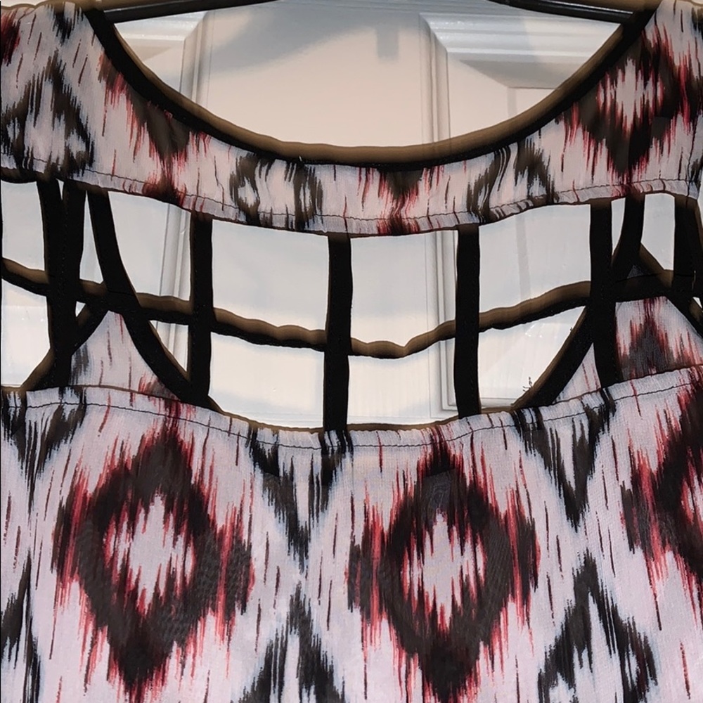 Patterned Tank Top - Picture 3 of 4